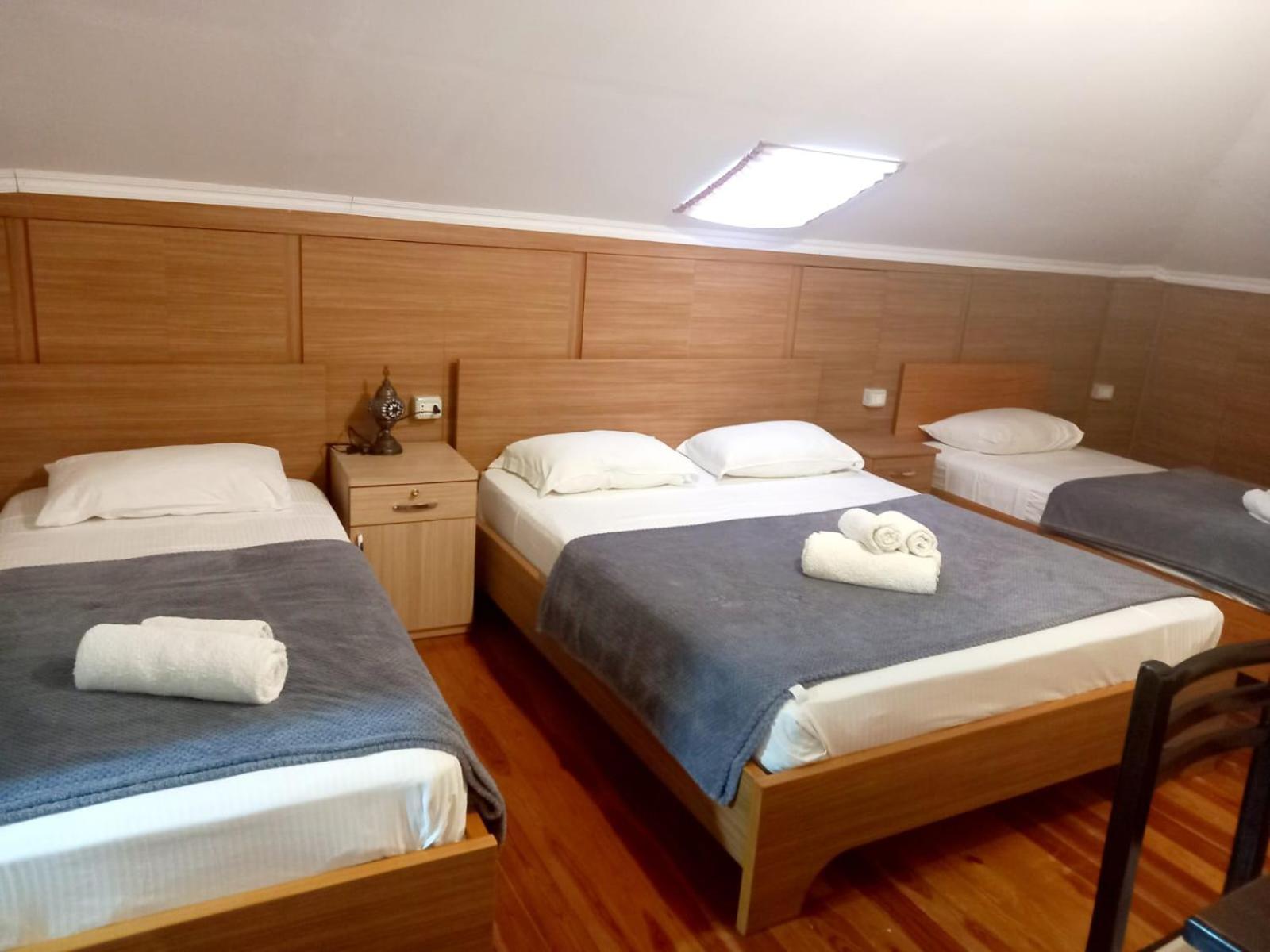 Hotel Demaj ベラト エクステリア 写真